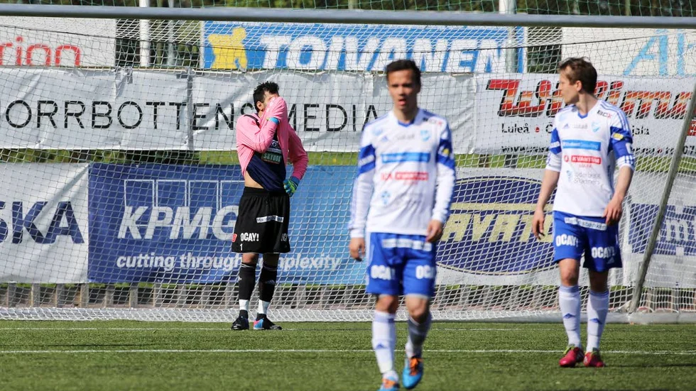 Besvikelse. IFK Luleå har långt upp till toppen efter förlusten mot Athletic. ”Man grämer sig.                                          Det är irriterande”, säger lagkaptenen Calle Norrbin.