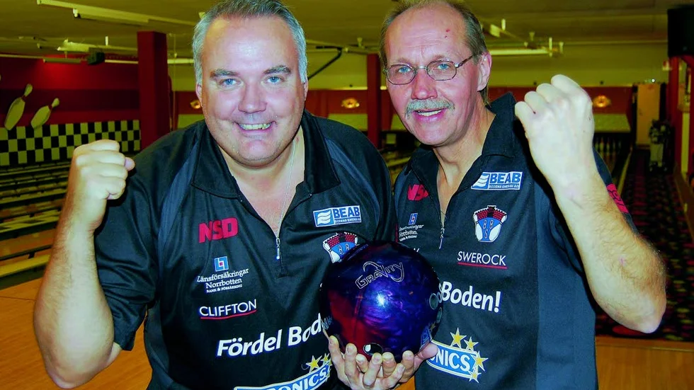 MOT TOPPEN. Mats Andersson och Bo Riström har fört BBS till elitserien i bowling.