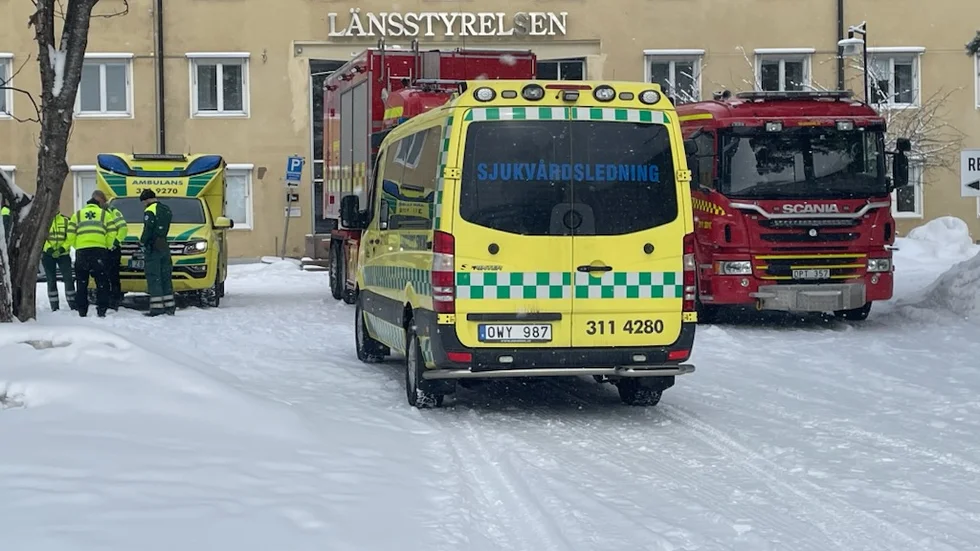 Ett brev med ett vitt pulver upptäcktes på morgonen på länsstyrelsen. Ett stort räddningspådrag drogs igång och ett rum ska ha spärrats av. 