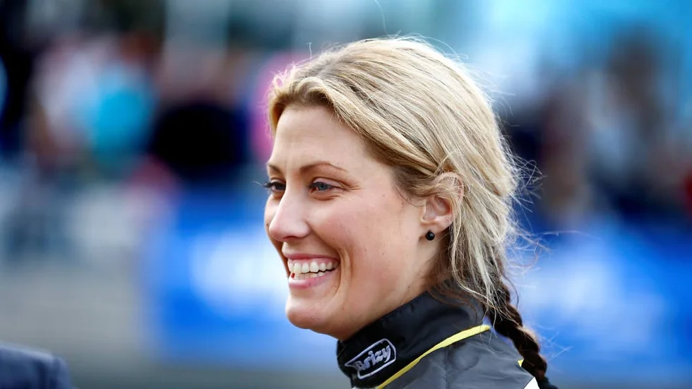 Andraplats. Hanna Olofsson körde in som tvåa med Roger America i V65-avslutningen.