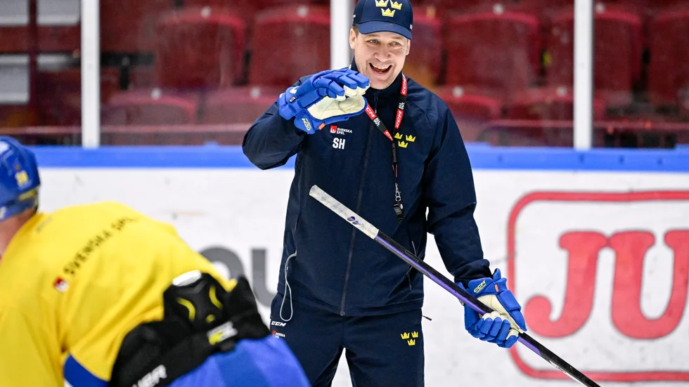 Sam Hallam, förbundskapten för Sveriges herrlandslag i ishockey, på träningen inför torsdagens Beijer Hockey Games i Malmö arena.