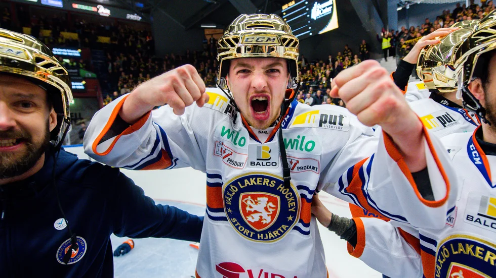 180422 Växjös Linus Högberg  jublar efter final 4 i SM-slutspelet i ishockey mellan Skellefteå och Växjö den 22 april 2018 i Skellefteå.
Foto: Petter Arvidson / BILDBYRÅN / kod PA / 92027