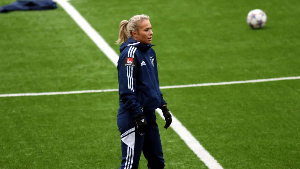 "Vi har mycket roligt framför oss", säger mittfältaren Elsa Burvall.