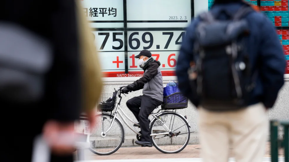 Börserna i Asien handlar på plussidan på tisdagen trots måndagens dystra stämning på Wall Street.
