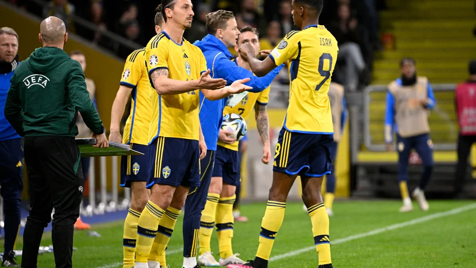 Alexander Isak byttes ut mot Zlatan Ibrahimovic.