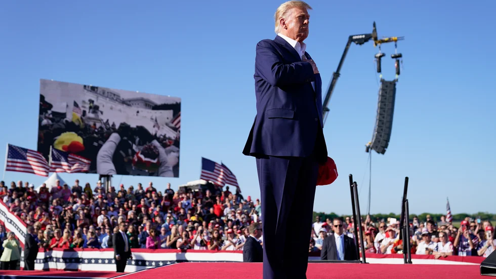 Expresidenten Donald Trump vid kampanjmötet på flygplatsen i Waco.