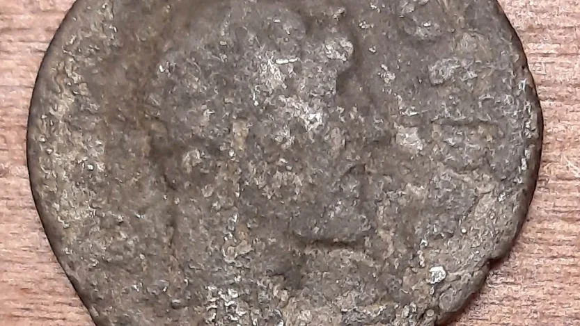 Romerskt silvermynt präglat under Antoninus Pius tid som romersk kejsare.