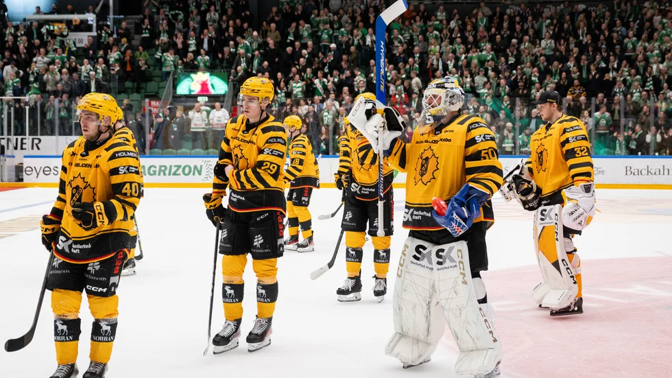 Ett deppigt Skellefteå AIK lämnade isen i Catena Arena. Nu väntar martch i Skellefteå på fredag. 