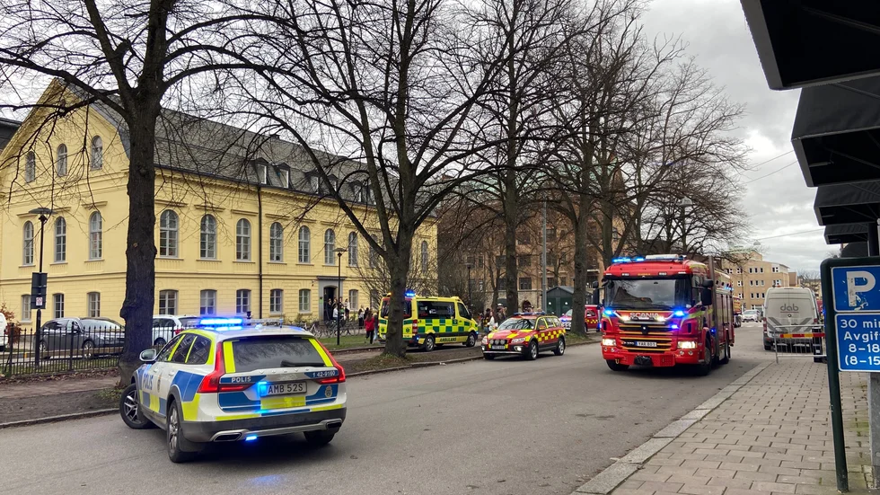 Polis, räddningstjänst och ambulans på plats på Kungsgatan. 