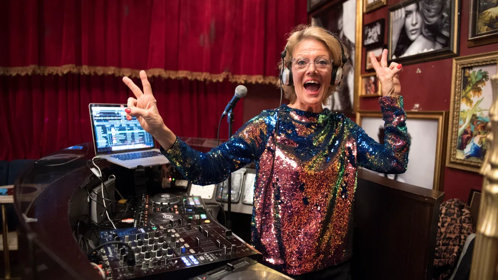 
Madelein Månsson, Dj Gloria, är Sveriges äldsta dj. Nu kommer hon till Eskilstuna.