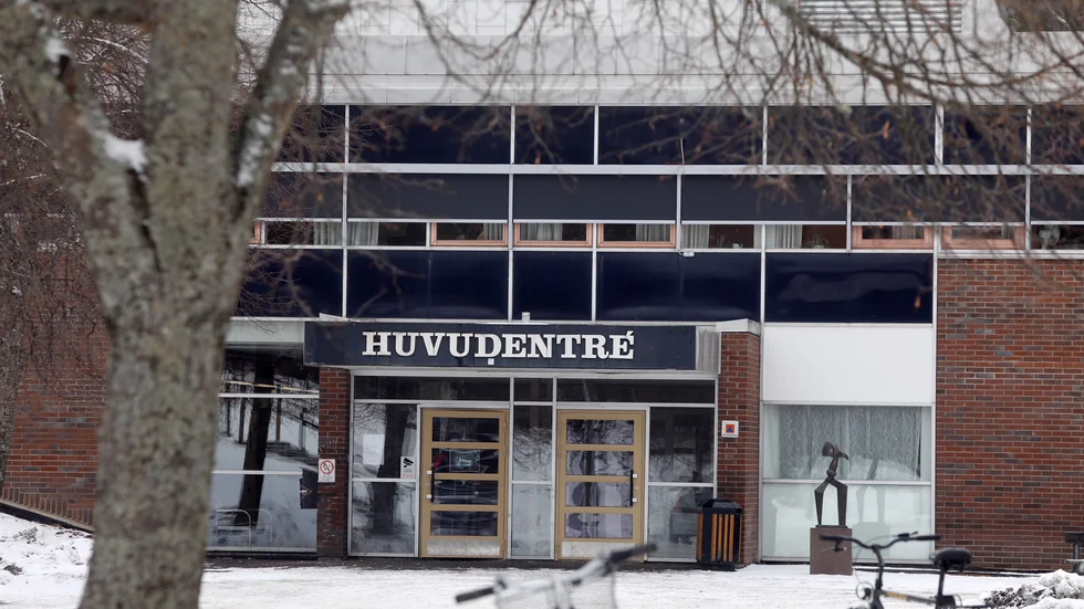 Nu har kommunen gått upp i stabsläge till följd av skjutvåldet. Så sent som under söndagen sköts en man i benet bara några hundra meter från entén till Rekarnegymnasiet.