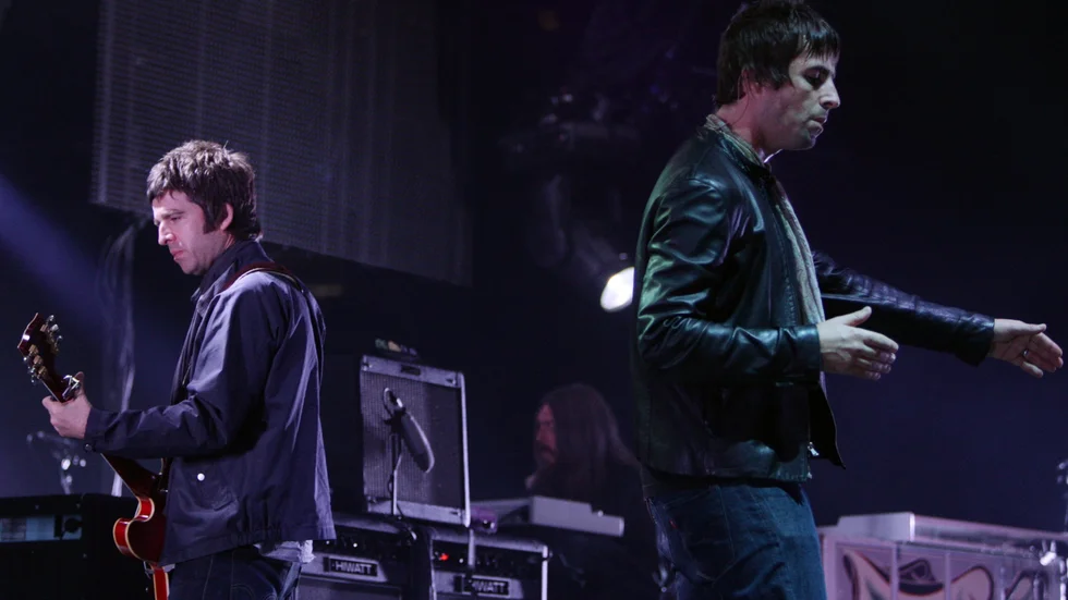 Noel och Liam Gallagher under en spelning i Kanada 2008, året innan de splittrades.