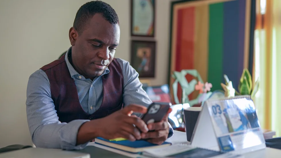 Frank Mugisha, ledare för paraplyorganisationen Sexual minorities Uganda för hbtq-personer, säger att homofobi och transfobi står bakom myndigheternas tilltag. Arkivbild.
