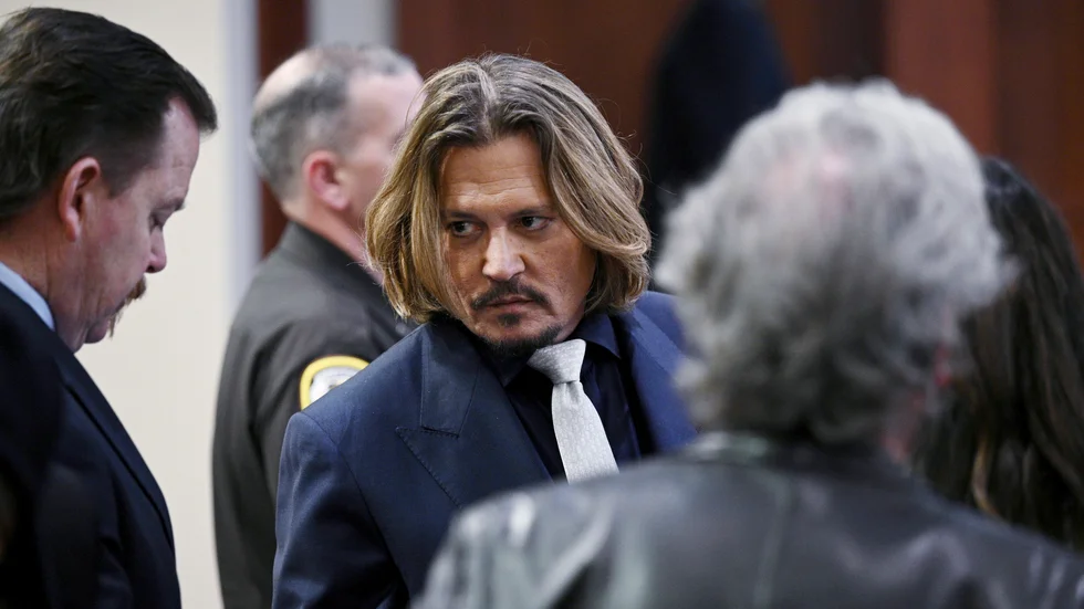 Skådespelaren Johnny Depp har stämt sin ex-fru Amber Heard på 50 miljoner dollar för förtal.