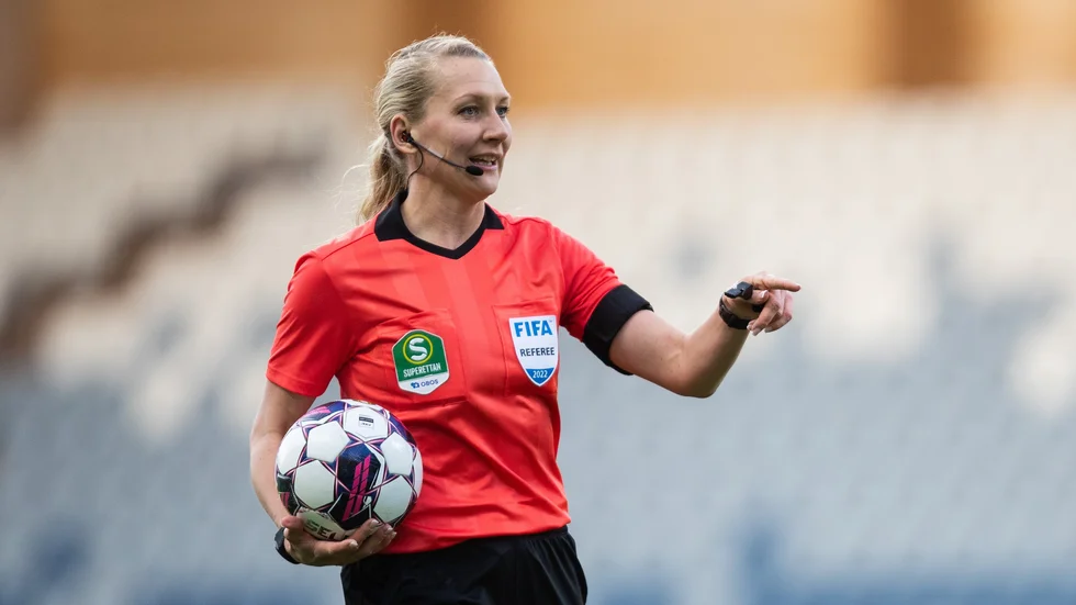 Tess Olofsson dömer i EM.