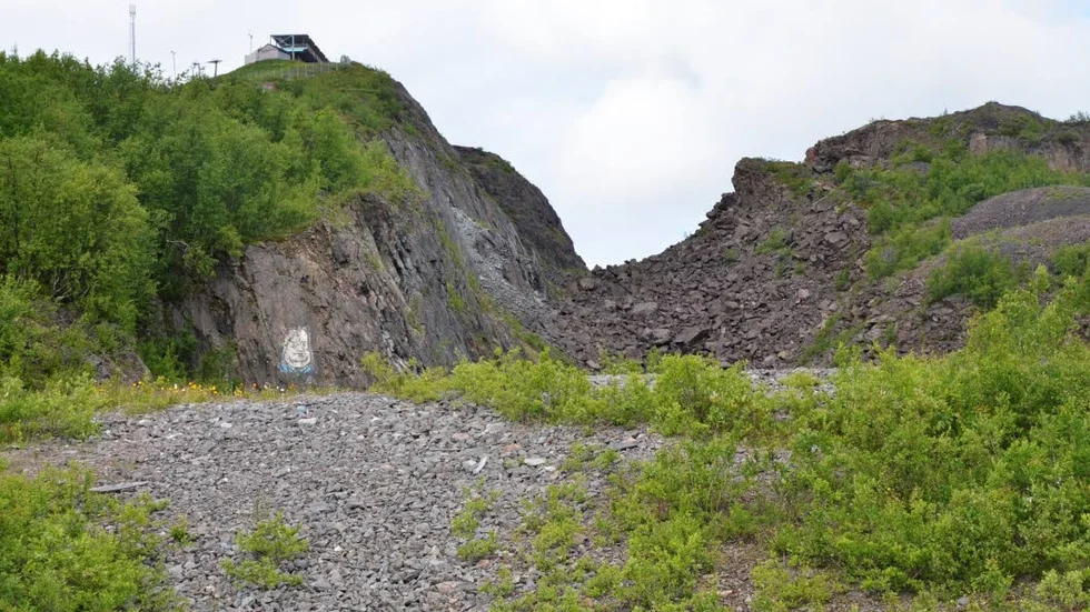 Luossavaara.Överskottsmaterial från byggandet av E10:an kommer användas som en del i efterbehandlingen av det gamla dagbrottet.