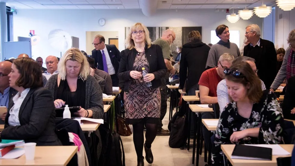 Regionstyrelsens ordförande Eva Nypelius (C) tar verkligen i med hårdhandskarna när hon sparkar en av landets mest framgångsrika chefer inom landstingssektorn.
