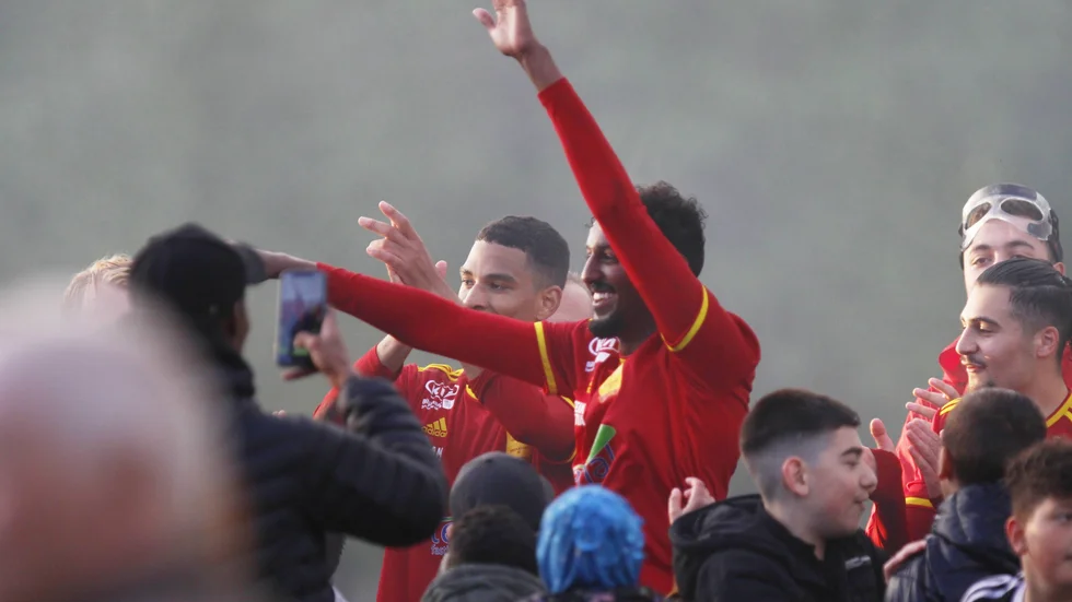 
Abdiboqor Ali var en av planens bästa spelare och hyllades med en egen ramsa av Syrianska-fansen efter matchen.