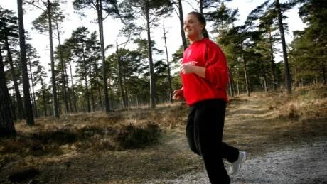 Frisk luft. Ibland är jogging som lockar ut Elin Björkman i skogen. Men det kan lika gärna vara för att promenera och fika med kompisar.