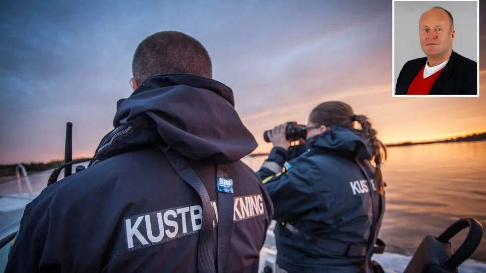 Den 15 augusti: "Utsläppet har upphört", konstaterade Lars Langman från Kustbevakningen, som inte helt släppt ärendet med oljeläckaget utanför Selaön: "Är han ute och åker med båten får vi ju ingripa, för då bryter han mot nyttjandeförbudet."