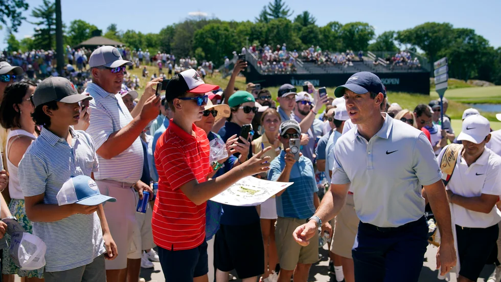 Rory McIlroy under ett inspelningsvarv inför US Open.