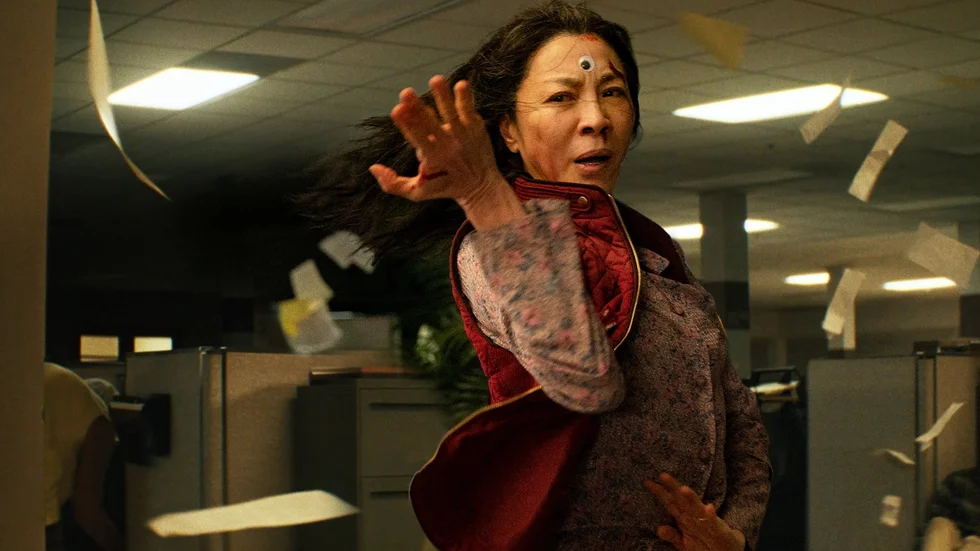 Michelle Yeoh i "Everything everywhere all at once". Pressbild.
