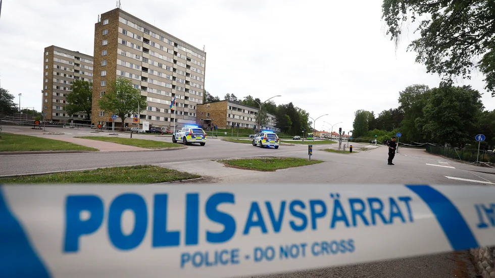 Mellanstadiebarn som agerar torpeder åt kriminella och gängbrottslingar som gömmer sina vapen i Eskilstunas parker, finns det bara en enda slutsats; Nu räcker det! Skriver Bo Hellmark, Tony Meshko, Richard Eklund, KD Eskilstuna.