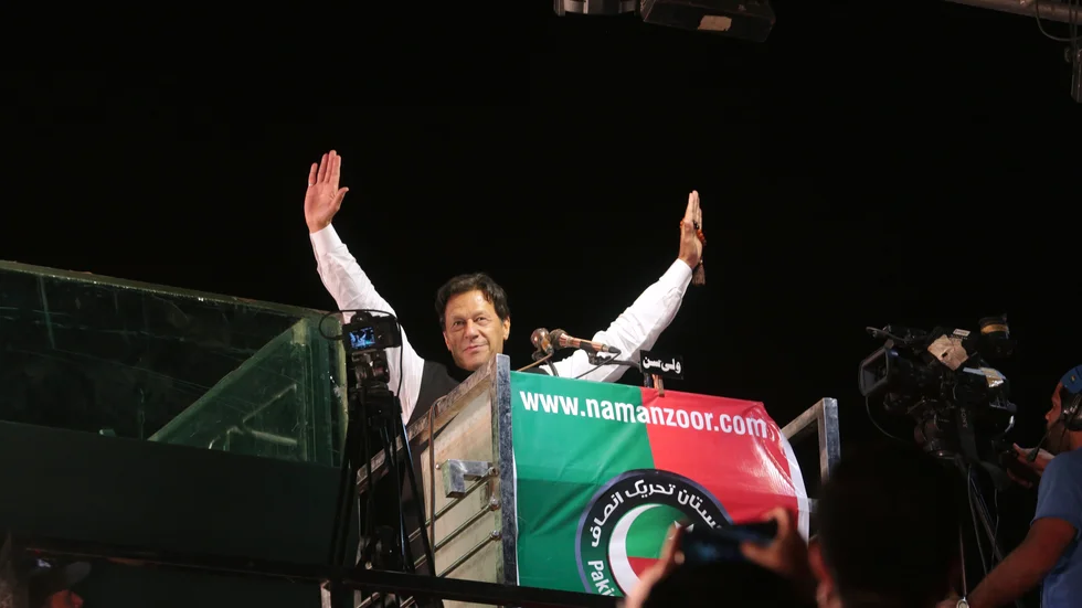 Kort efter att han blivit avsatt anordnade den tidigare premiärministern Imran Khan flera massmöten.
