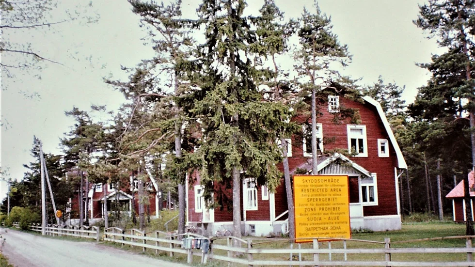 Röda längan i Valleviken, en av så många platser där utländska medborgare inte var välkomna under närmare 60 år. Först 1998 togs de militära skyddsområdena på norra Gotland bort.