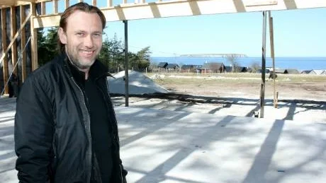 Utsikt. Jörgen Axenmo i den blivande restaurangen där nästan hela långsidan mot havet kommer att vara av glas.