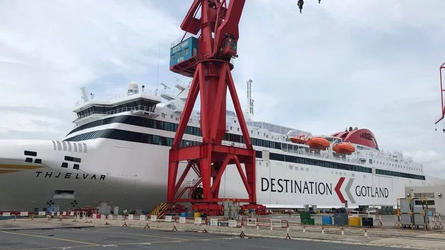 Här är nya M/S Thjelvar vid varvet i Kina.