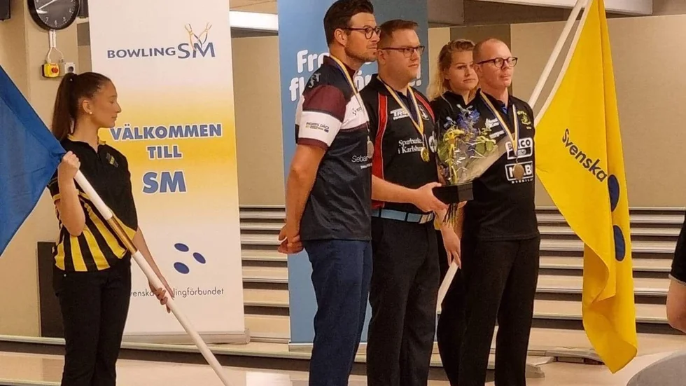 Bowlingspelaren och Nyköpingskillen Jesper Hagberg (till vänster) vann SM-silver efter ett längre uppehåll från sporten. Han meddelar även att han har gjort klart med ny klubb.