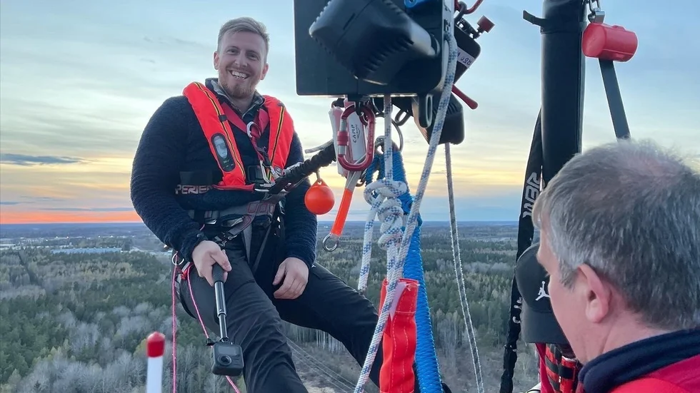 "Jag har hoppat bungyjump en gång förut, men det här var läskigare. Dels var det mycket högre och dels var det från en luftballong", säger Felix Sörensen.