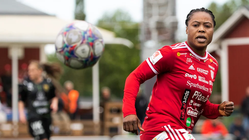 Faith Ikidi fick en smäll mot huvudet i matchen mot Växjö, men har fått lämna sjukhuset och kan resa hem med sina lagkamrater i PIF Dam. (Arkivbild)