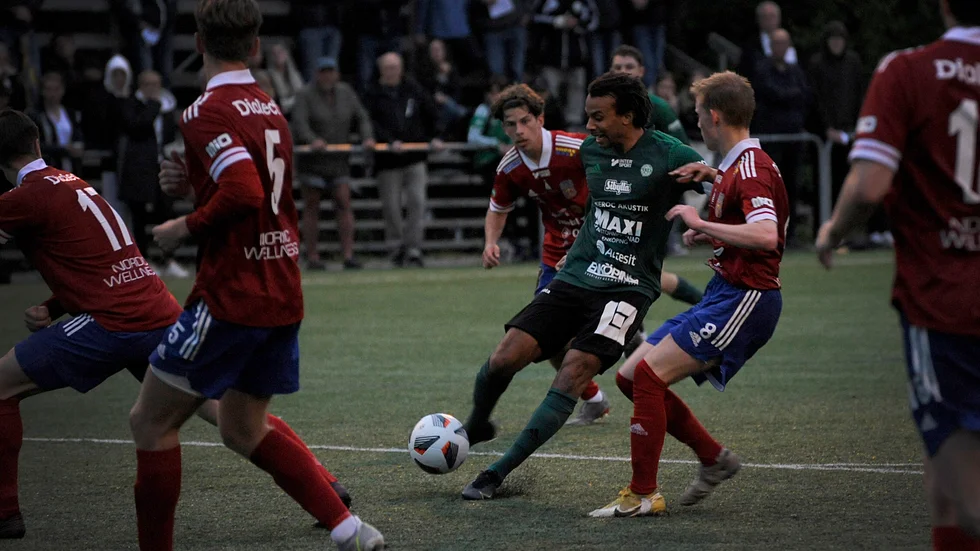 Alexander Persson Njie dundrade in 2-1 och blev matchräddare för ESK hemma mot Norrtälje.