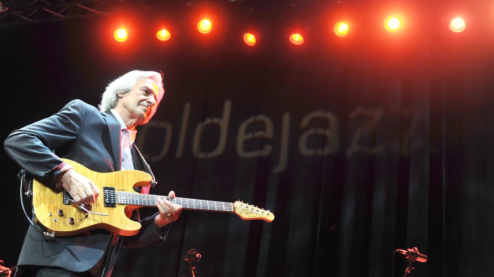 Brittiske jazz- och fusionmusikern John McLaughlin har tidigare spelat på Moldejazz och kommer tillbaka i år. Arkivbild.