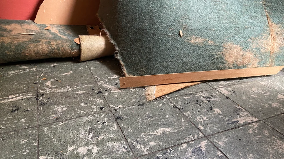 Under onsdagskvällens greps en man misstänkt för grov mordband, efter att ha tänt eld på en matta.