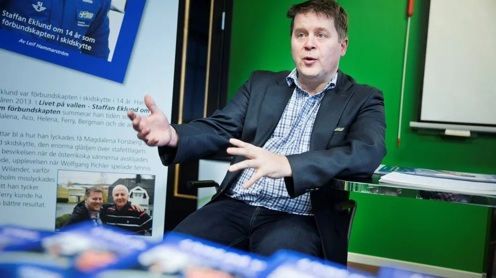 Staffan Eklund, avdelningschef, förordar att man bygger en ny ishall och en ny träningshall på Björknäsområdet, men påpekar att det till syvende och sist är politikerna som avgör om det blir nybyggnation eller renovering Björknäshallen.