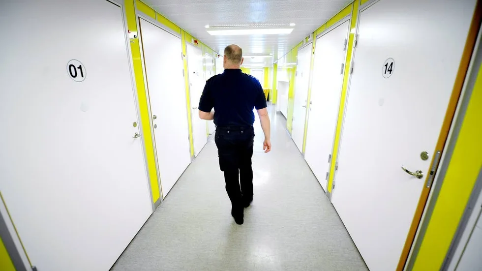 Baklås. Dörrarna i Luleås arrest krånglar.