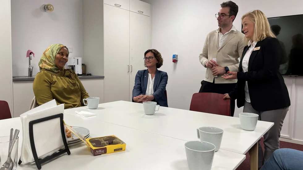 Uba Adel, entreprenör, Louise Felldin, näringslivsdirektör, Sam Issa, projektledare StartUp Time och Anna Hjertstedt Lejon, verksamhetsledare Nyföretagarcentrum. Uba Adel har fått hjälp av StartUp Time att få igång sin affärsverksamhet. Den 1 juni öppnar hon en klädbutik i Skäggetorp centrum.