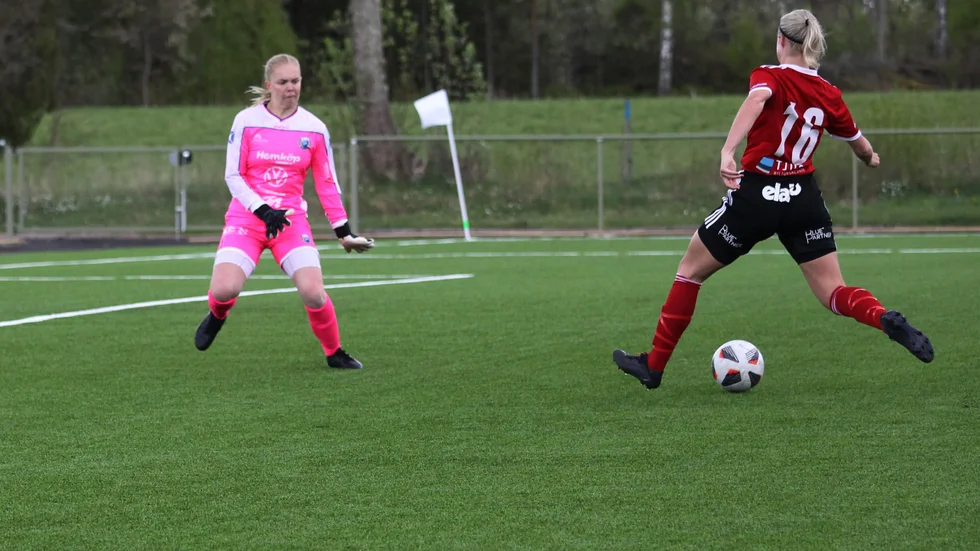 Ebba Kymmer Ragnarsson hade två frilägen, men lyckades inte överlista motståndarnas målvakt.