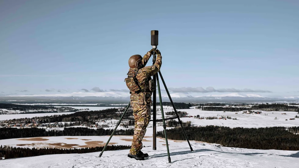 Sirius Compact är en passiv telekrigssensor som ger användaren förmåga att lokalisera hot utan att själv bli upptäckt