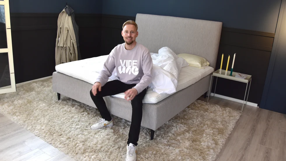 Patrik Sandhu Wilén såg att många sängar som folk gjorde sig av med bara hade behövt byta någon del för att få nytt liv. Därför är den nya Skellefteutvecklade sängen Videung byggd på ersättningsbara moduler.