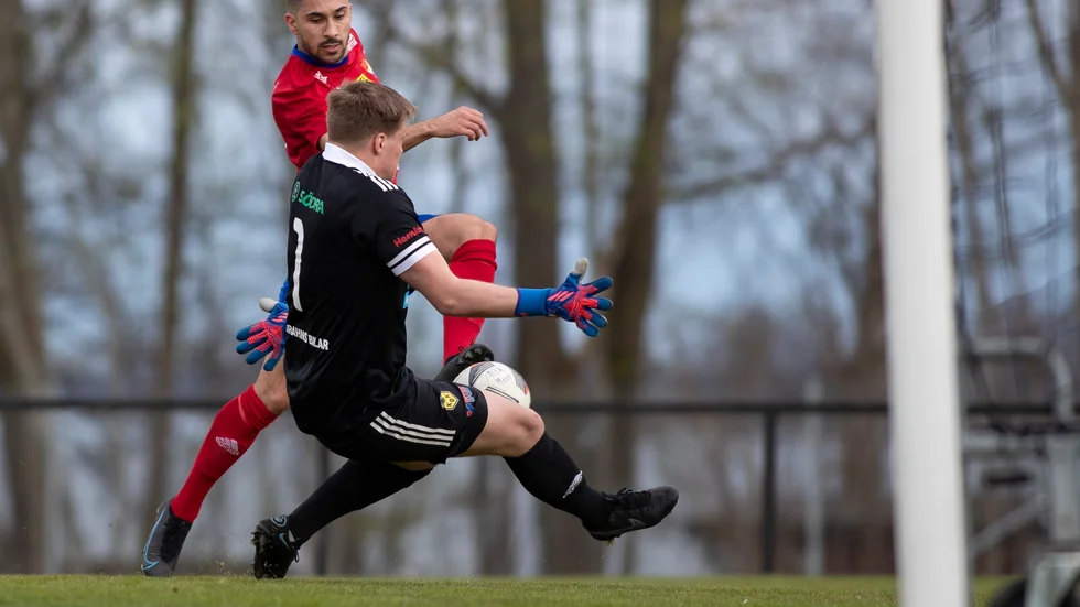 Boren försökte, som Davor Jelic här i en tidigare match, men de lyckades inte dykra upp Eneby-försvaret förrän i den 92a minuten och då var det för sent. 