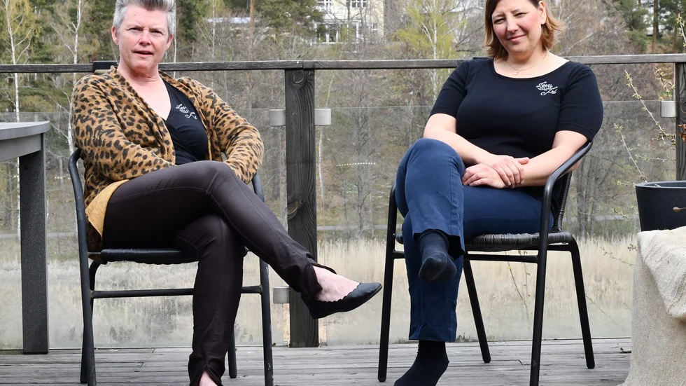Leva sockerfri grundades av Charlotte Schön Poulsen och Frida Sandin. Charlotte är ingenjör och läser nu hälsovetenskap med fokus på biomedicinen. Frida är folkhälsovetare och har en utbildning inom holistic addiction medicine (sockerterapeut).