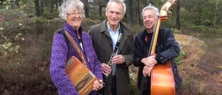 Här välkomnas våren med folkmusik