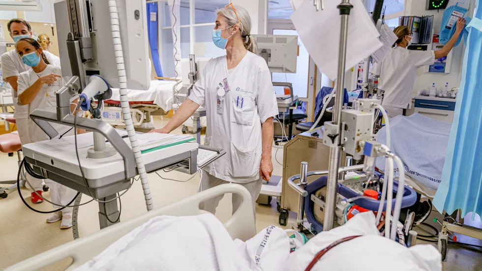 "Larmrapporter visar att lasarettets akutsjukvård är hotad. Aldrig tidigare har situationen inför sommaren varit så tuff", skriver moderaterna.
