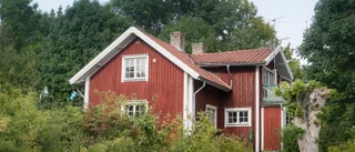 Skrev otaliga brev och knackade på fönstret hos Enköpingskvinna – dömd för olaga förföljelse