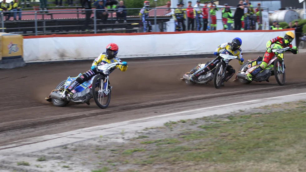 Jaimon Lidsey och Anton Karlsson körde hem Västerviks första fem-etta i det andra heatet.