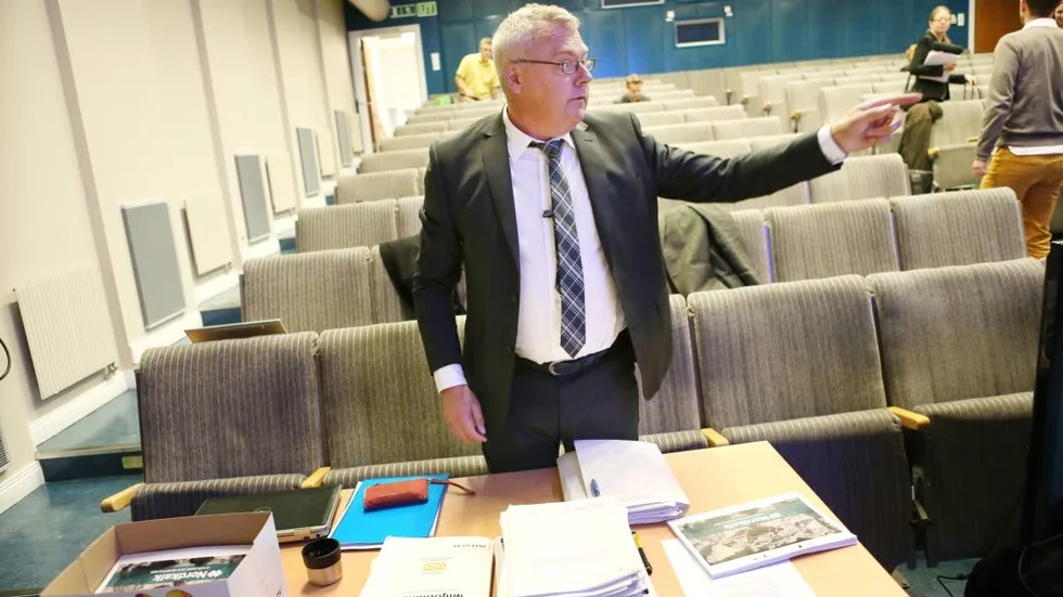 Hårda ord. Regeringen beslut hade som syfte att stoppa Bungetäkten, hävdar advokat Mikael Lundholm som företrätt Nordkalk i elva år. Han vill nu att mark- och miljööverdomstolen bortser från regeringsbeslutet i den fortsatta handläggningen.